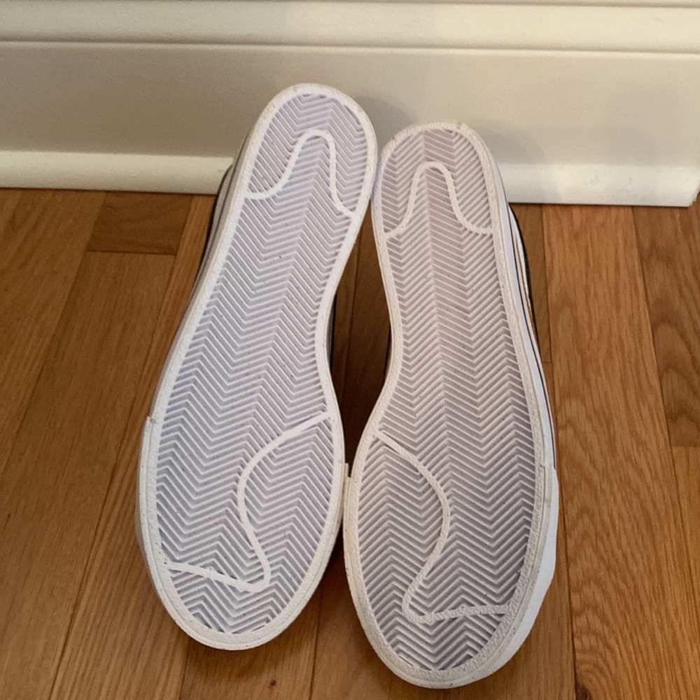 Women’s Nike White, Tan, and Black Sneakers - 8 - Picture 9 of 11